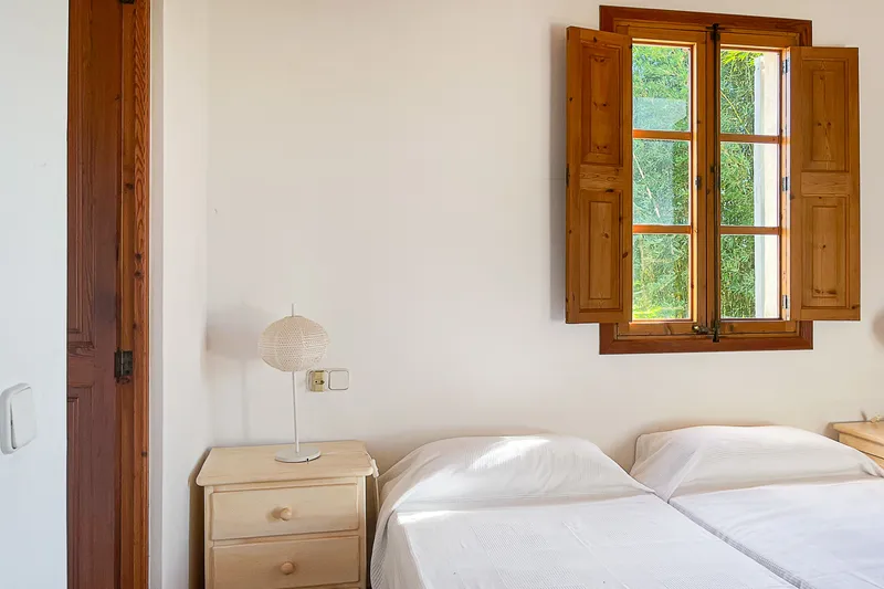 Timeless Elegance: Renovated 19th-Century Mill as a Living Paradise with Pool and Studio — photo 11