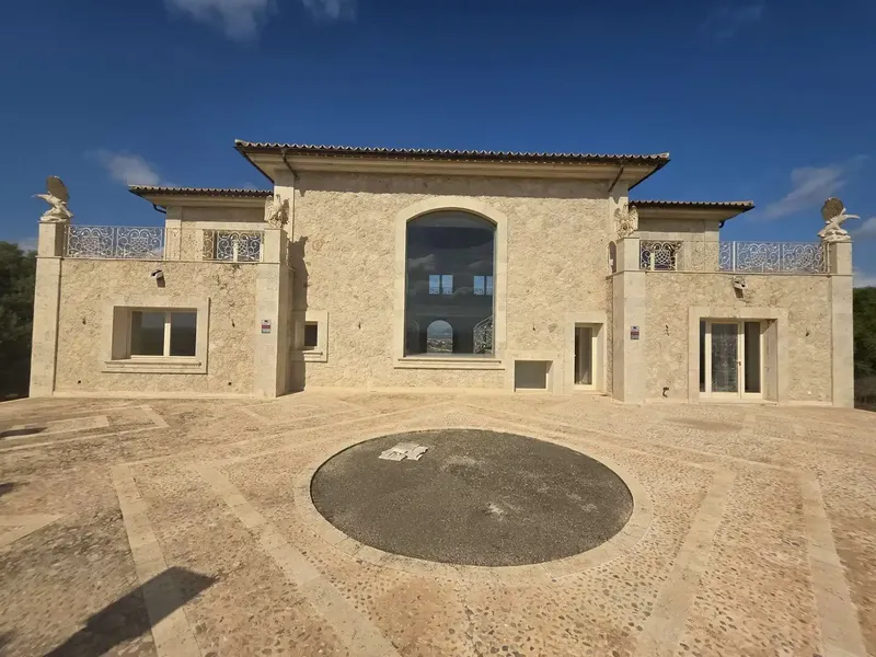 In a privileged elevated position, not far from Playa de Muro, this extraordinary property rises above the island between Santa Margalida — photo 9
