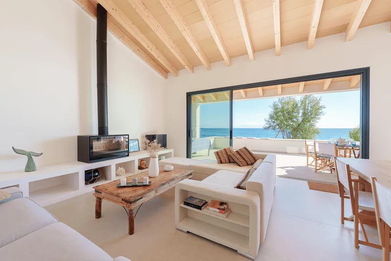Seasonal rental: Seafront residence in Capdepera for rent — photo 1