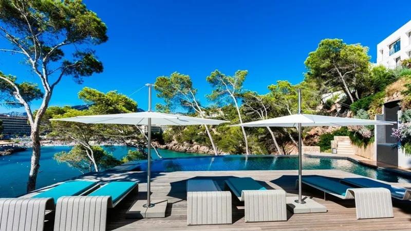 Beachfront Modern Luxury Villa with Spectacular Views in Camp de Mar — photo 2