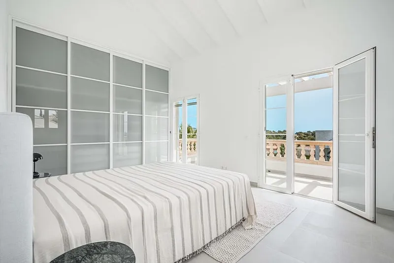 Mediterranean family villa in a sought-after residential area — photo 11