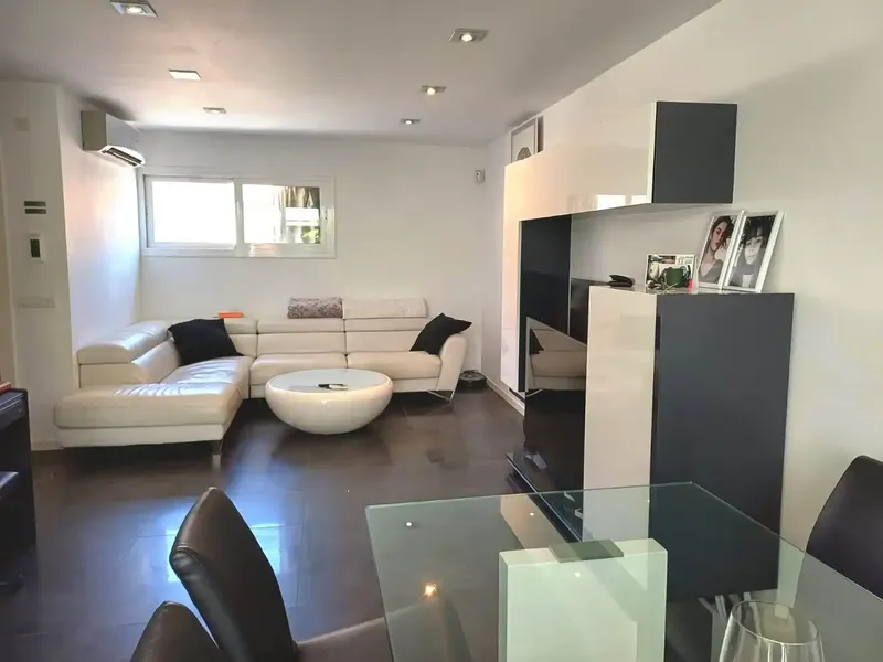 In the quiet area of Son Peretó, also known as the school zone, we find this bright modern-style townhouse with completely open views — photo 5