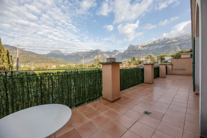 Large modern apartment with terrace and community pool in Sóller for longterm rent — photo 4