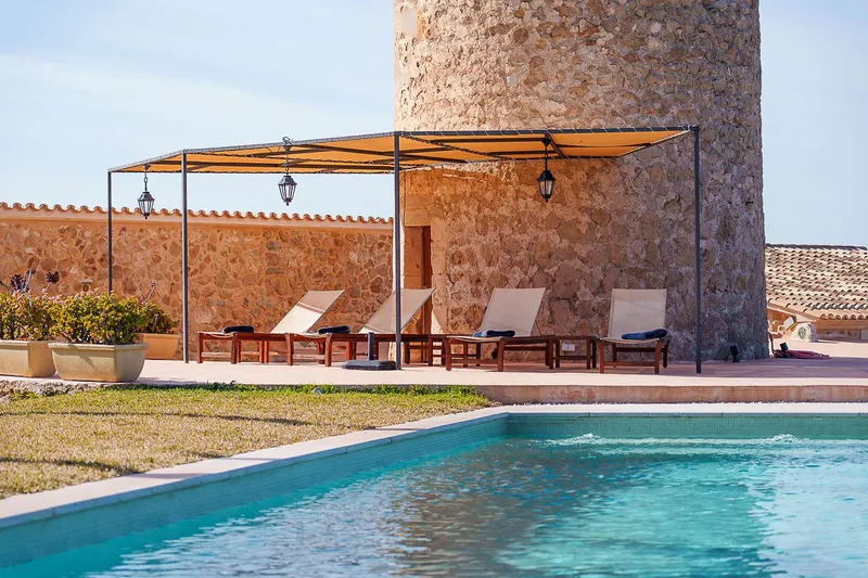 Exclusive estate: luxury villa with panoramic views, vineyard and pool — photo 10