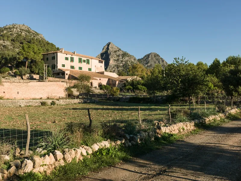 Mansion in Bunyola: Historical country manor from 1602 including vast estate — photo 1