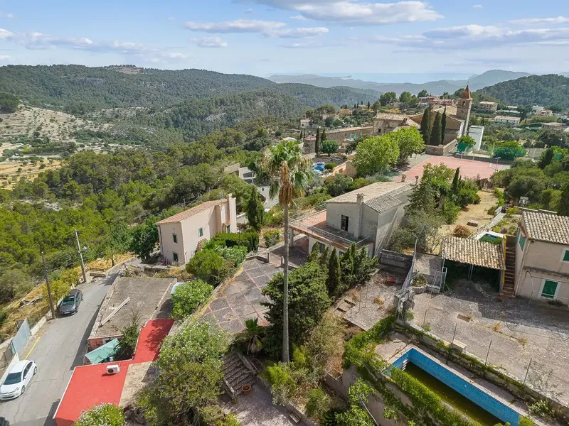 Urban multi-family plot of 1,381 m2 with sea views in Galilea, with an existing house of 477 m2 to renovate. The central and elevated plot — photo 12