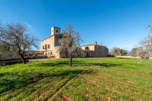 Algaida, Quietly Located Manor House in Need of Renovation in Algaida — photo 2