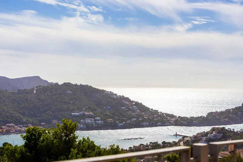 Montport: Villa with harbour and sea views with holiday rental licence — photo 4