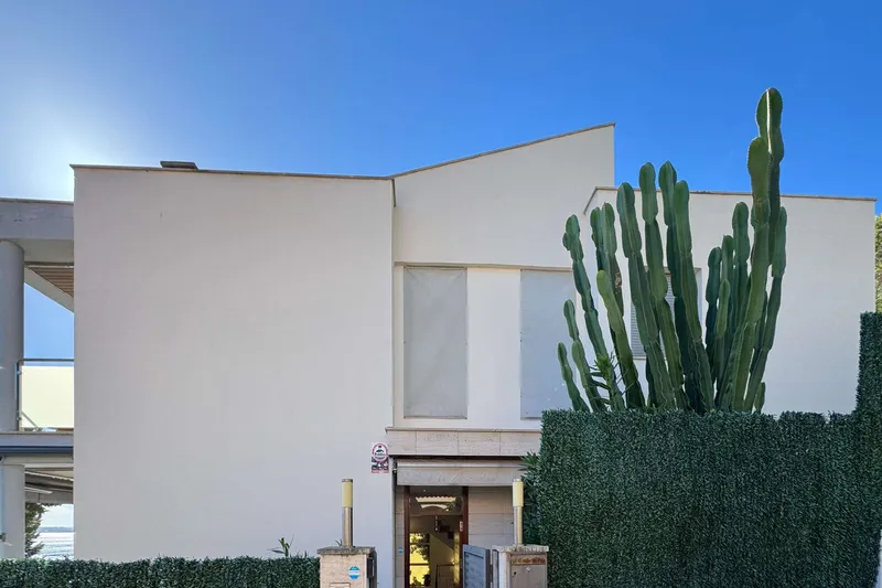 Mediterranean villa on the second sea line with sea access, near golf course and holiday rental license, Ref. 9916 — photo 9