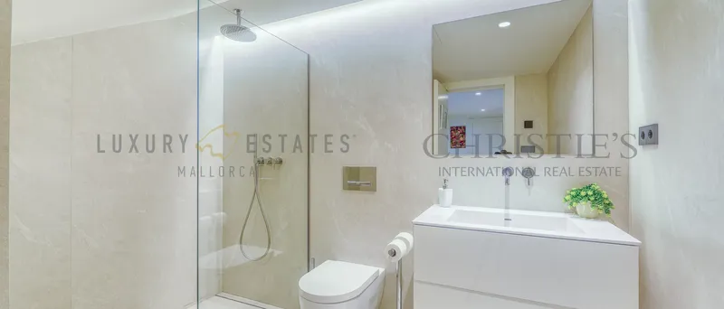Contemporary villa in Sa Cabaneta with panoramic sea and mountain views — photo 10