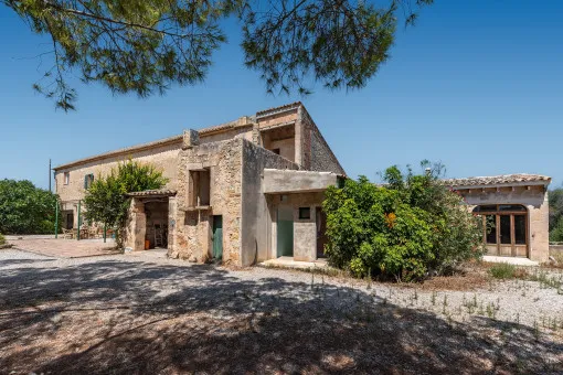 Porreres, authentic Mallorcan mansion with many possibilities — photo 2