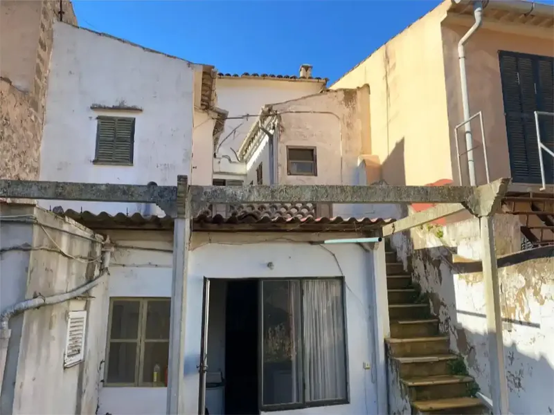 House to renovate consisting of three floors, ground floor with large patio-garden, 2 bedrooms, entrance hall, kitchen, bathroom, laundry room and — photo 11
