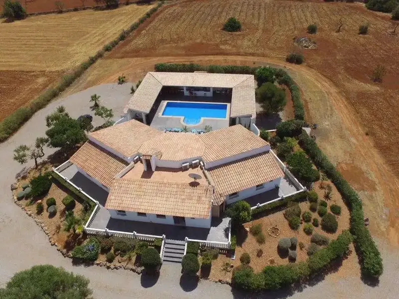 Discover this spectacular luxury finca with guest house in Llucmajor — photo 1
