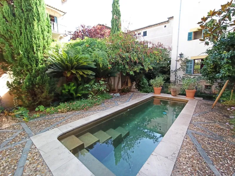 Stunning sixteenth-century Mallorcan palace with garden and pool situated in the historic centre of Sóller — photo 6