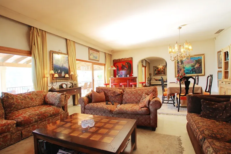 Mediterranean villa on large plot with pool and golf views in top location in Son Vida — photo 9