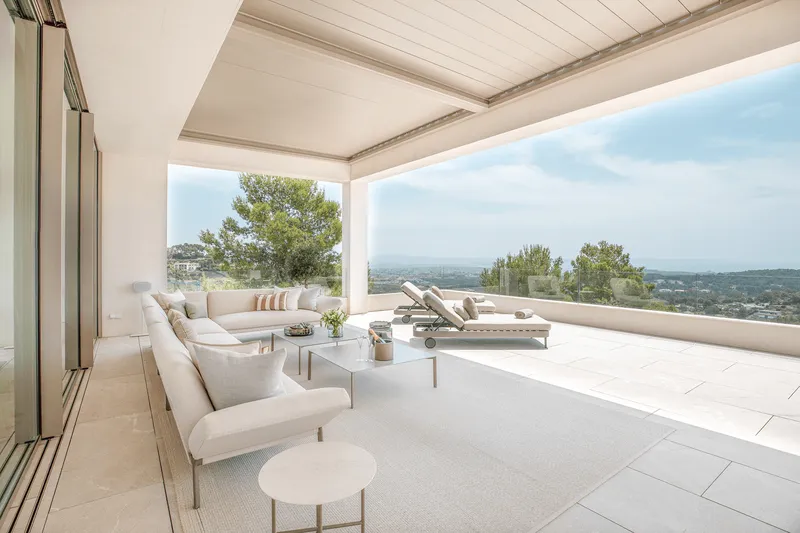 Seasonal rental villa with pool and sea views in Son Vida — photo 3