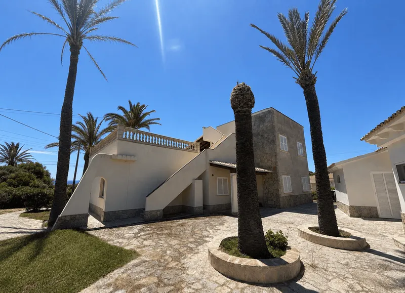 Mallorcan villa with exclusive renovation project with pool and sea views — photo 10