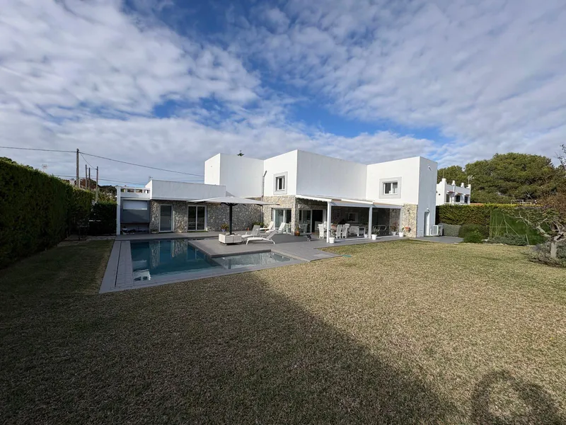 Modern detached family house with private pool — photo 1