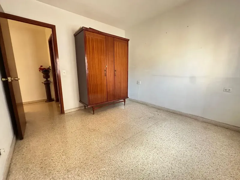 Apartment in Camp Redó, Calle Albacete, 64 m2, living-dining room, kitchen with laundry, 3 bedrooms and 1 bathroom — photo 7
