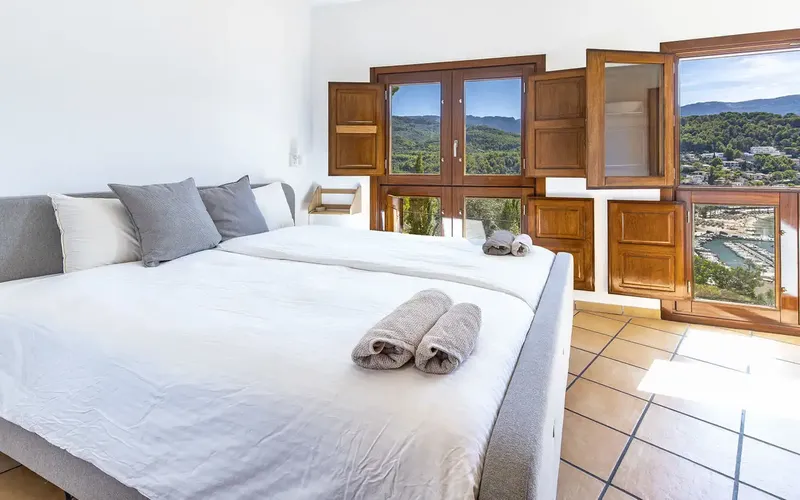 This well-kept and spacious villa in Puerto de Sóller, exclusively for sale with us, offers fantastic views of the Sierra de Tramuntana — photo 11