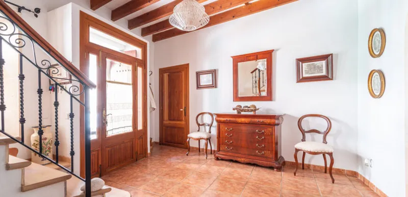 Mallorcan house for rent in Campos with patio and sunny terrace — photo 3