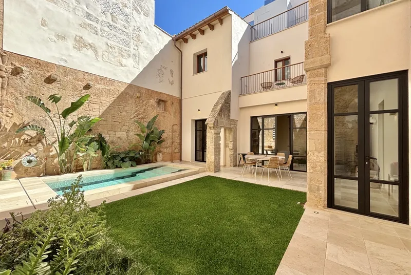Casa unifamiliar con piscina y jardín en el Casco Antiguo de Palma — photo 2