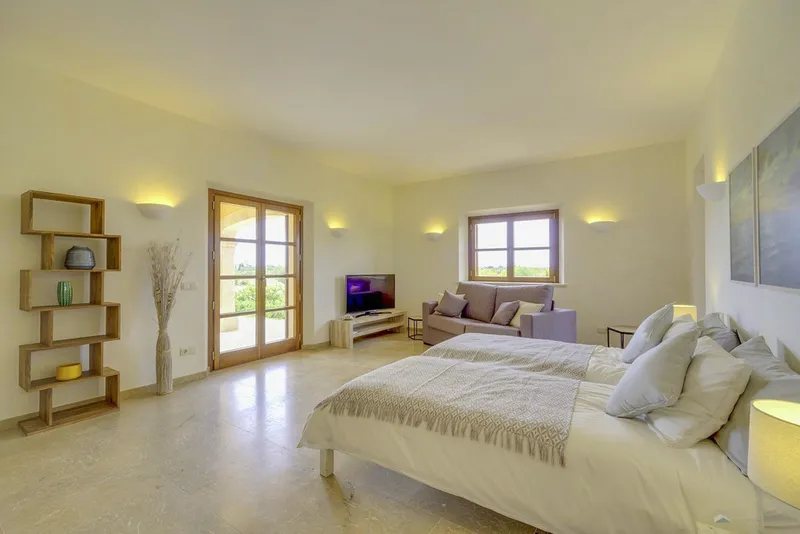 Magnificent property with large guest house on a hillside with fantastic views — photo 10