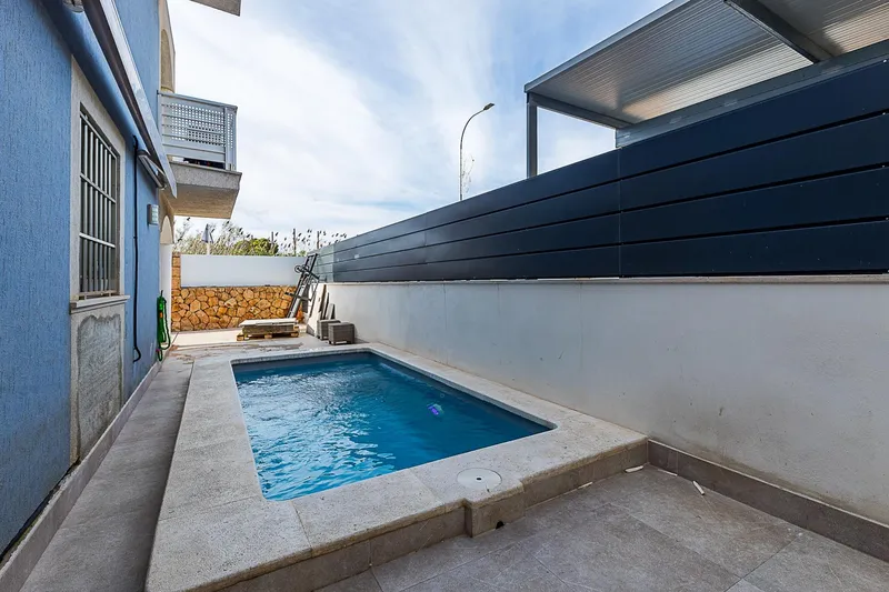 Ground floor with private terrace and pool, 260 m from the sea — photo 10