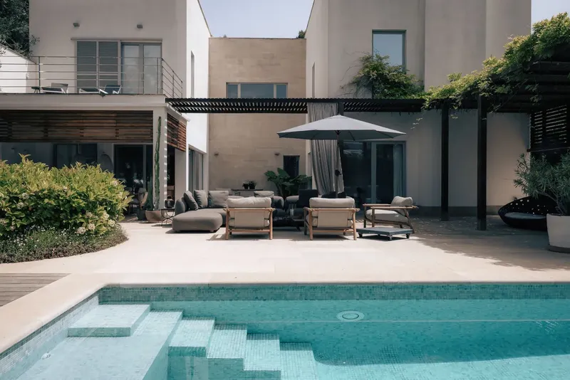 Mediterranean Villa Just Steps from the Sea in Old Bendinat — photo 2