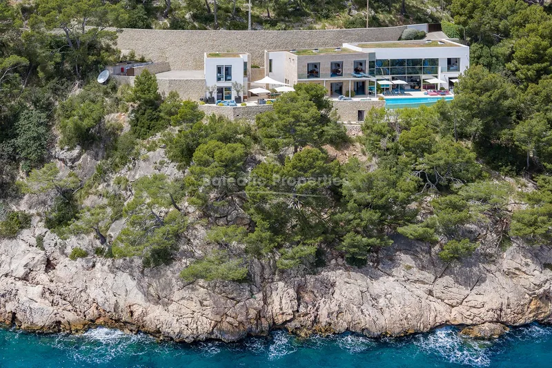 Exceptional villa with access to the sea for sale in Formentor, North Mallorca — photo 1