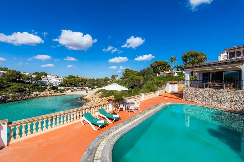 Impressive Cliffside Villa with Uninterrupted Views — photo 2