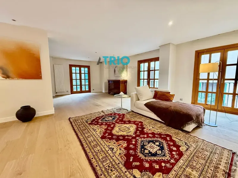 In the heart of Palma's old town, just steps from the majestic Cathedral of Mallorca (La Seu), this elegant and spacious apartment is located — photo 7