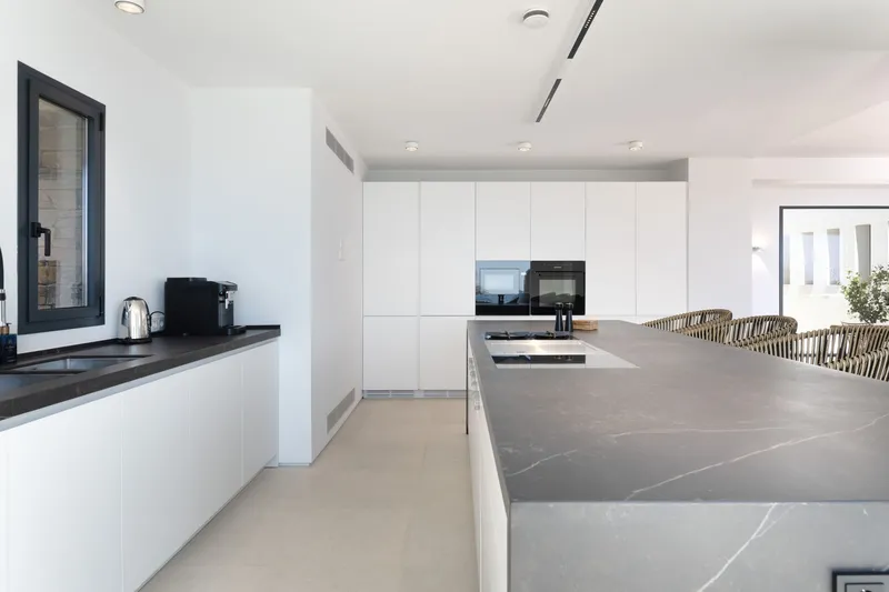 Frontline villa with direct beach access in Port Verd — photo 10