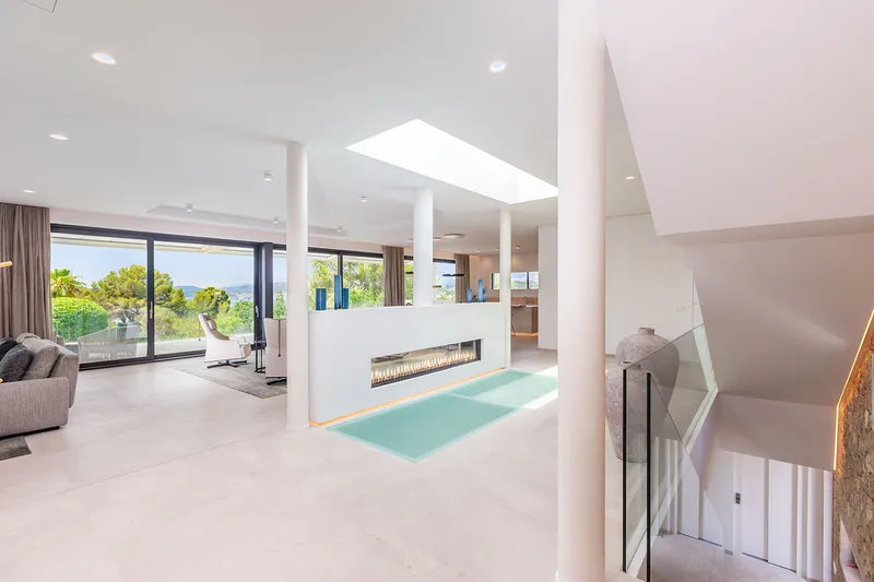 Modern sea-view villa with separate guest area — photo 5