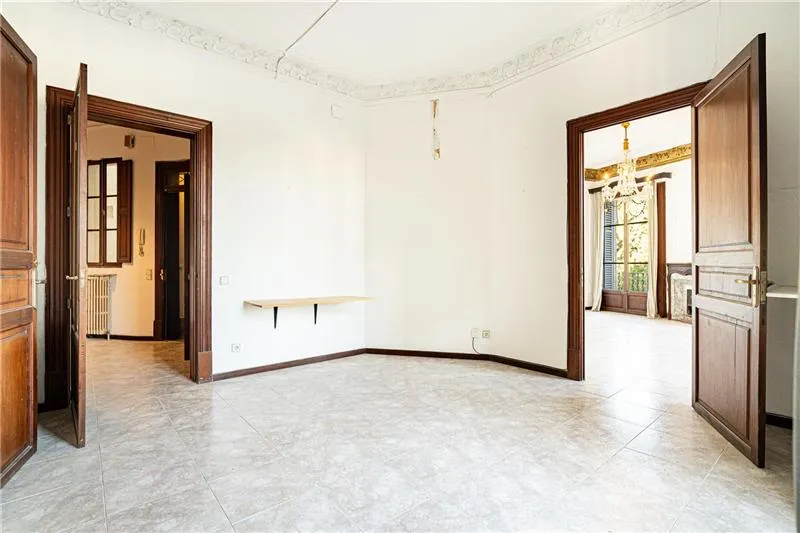 Listed property dating from 1920 next to Plaza España — photo 6