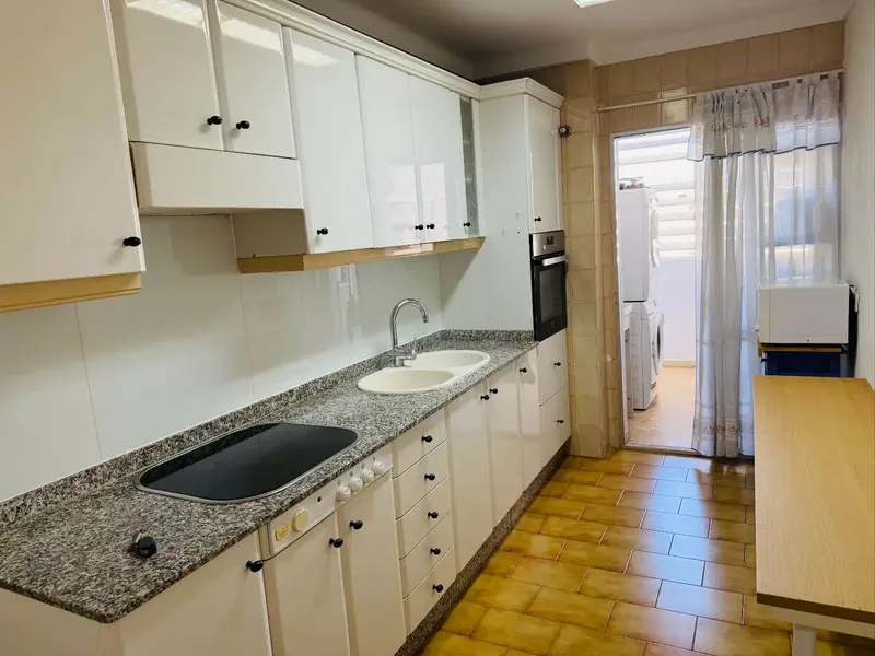 Opportunity, bright family flat for rent. In Plaza de Toros area, approx. 135m2, living room, dining room, furnished and semi-equipped kitchen — photo 10