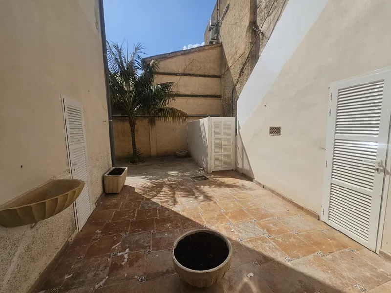 House in San Lorenzo — photo 1