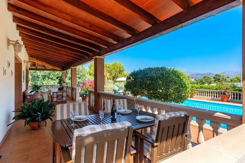Charming Mediterranean villa with generous outdoor area — photo 4