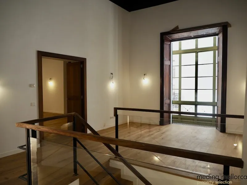 Luxury duplex apartment in a historic building in Palma — photo 3