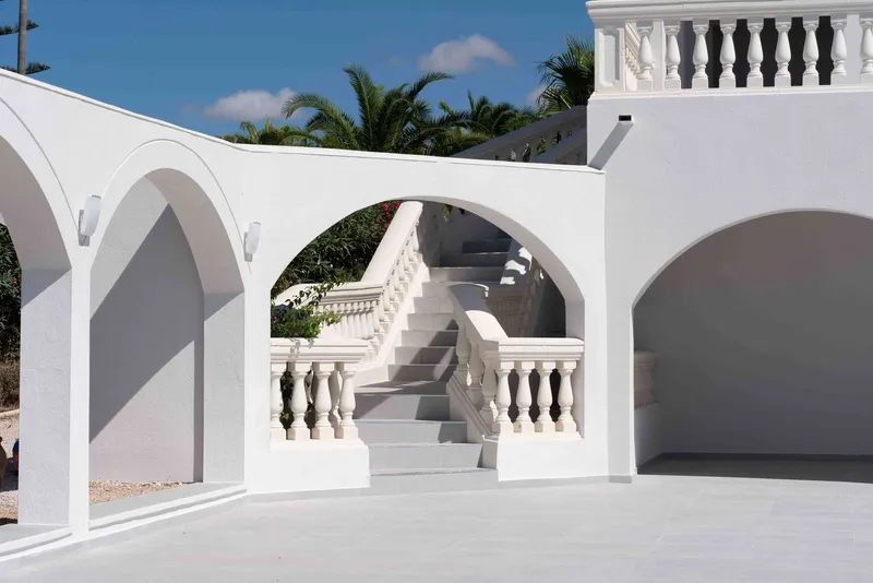 Dreamlike villa on the first sea line with panoramic views — photo 12