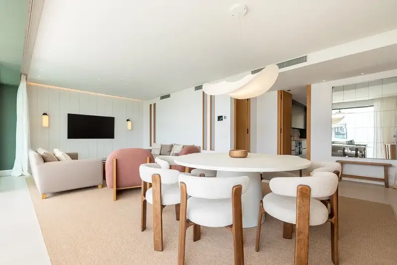 This exclusive new-build apartment offers modern luxury in the heart of the latest development in Port de Pollença. Located in e — photo 2