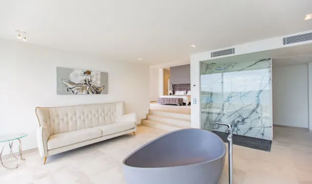 Mansion with access to the sea in Cala Vinyas — photo 12