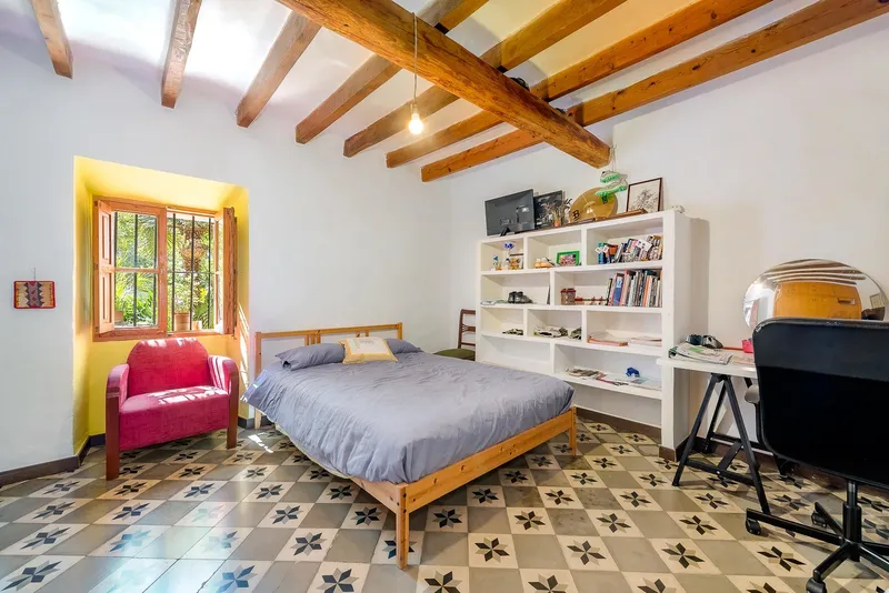 Charming village house with private pool in Galilea — photo 9