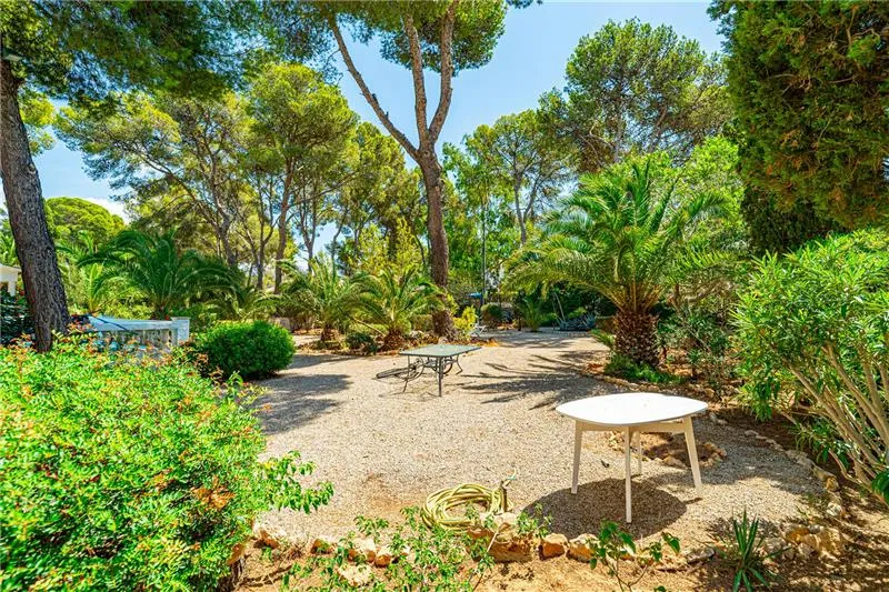Detached house with swimming pool on an approximately 1,200 m² plot, just 5 minutes from the town and the sea. — photo 4