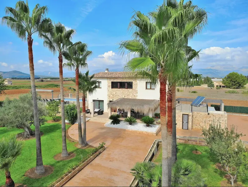 Casa con piscina en alquiler en Muro - Cami de son Mieres — photo 1