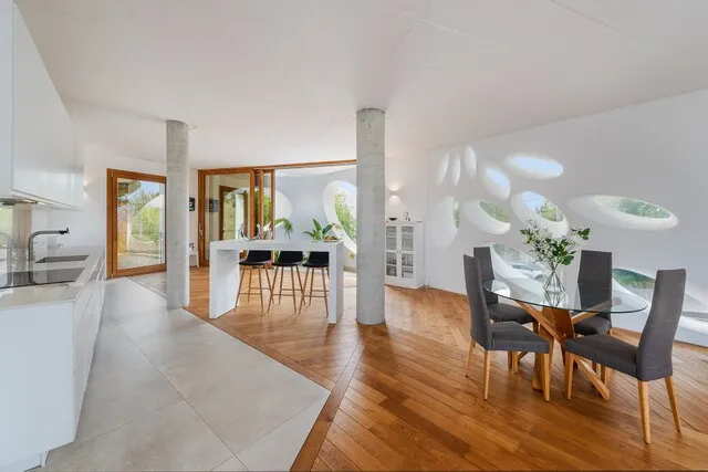 Contemporary villa for sale by the beach in Puerto Pollensa, North Mallorca — photo 9