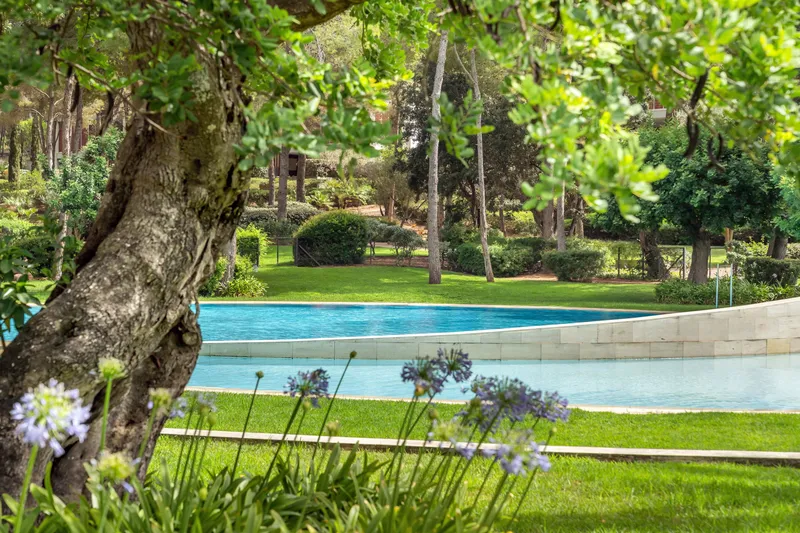 Spacious apartment with spectacular common areas and pools in exclusive Bendinat — photo 5