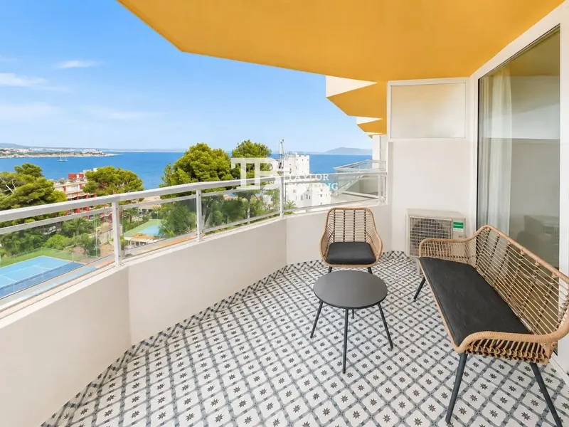 Taylor Building Real Estate sells this cozy renovated studio with sea views and balcony in Illetas, Calvià — photo 1