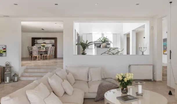 Spacious Family Villa with Mediterranean Charm — photo 12