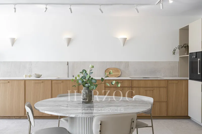 Refurbished sea view apartment in an exclusive location in Cas Català — photo 12